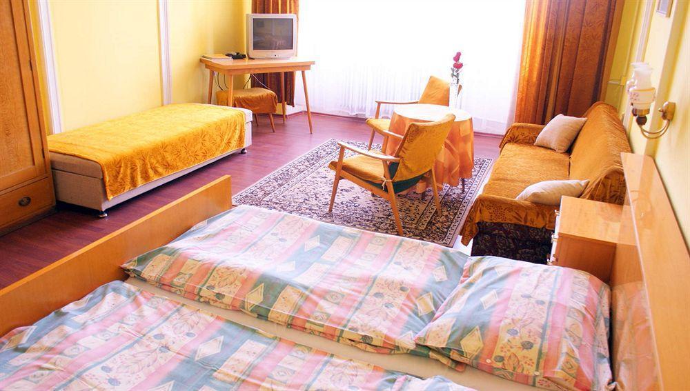 זנוימו Hotel Morava מראה חיצוני תמונה