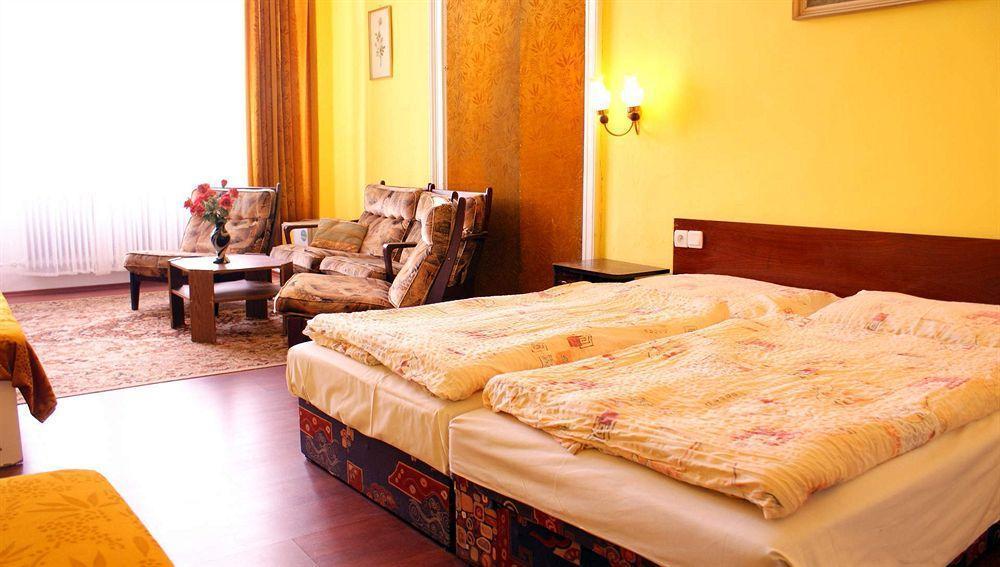 זנוימו Hotel Morava מראה חיצוני תמונה