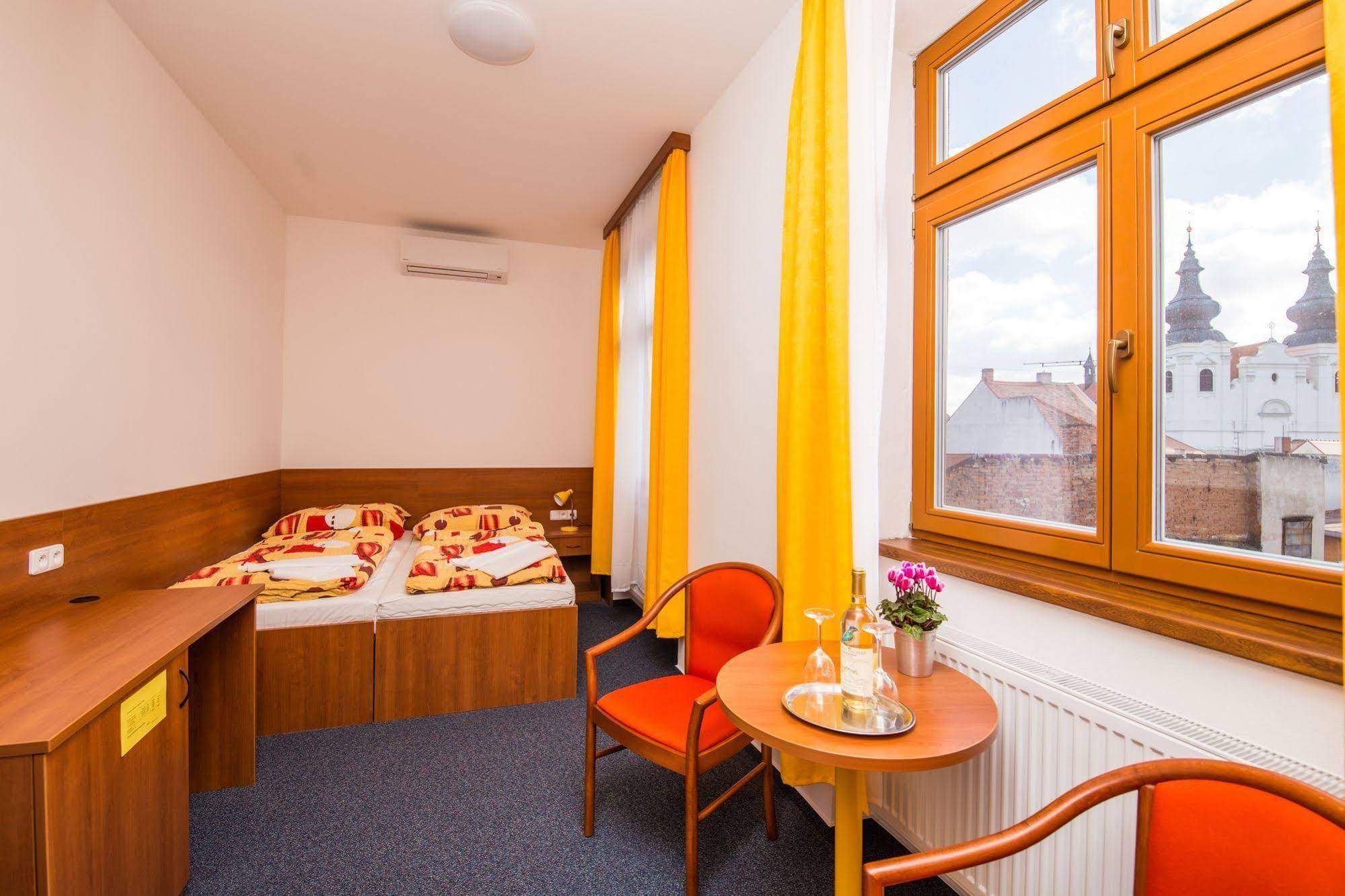 זנוימו Hotel Morava מראה חיצוני תמונה