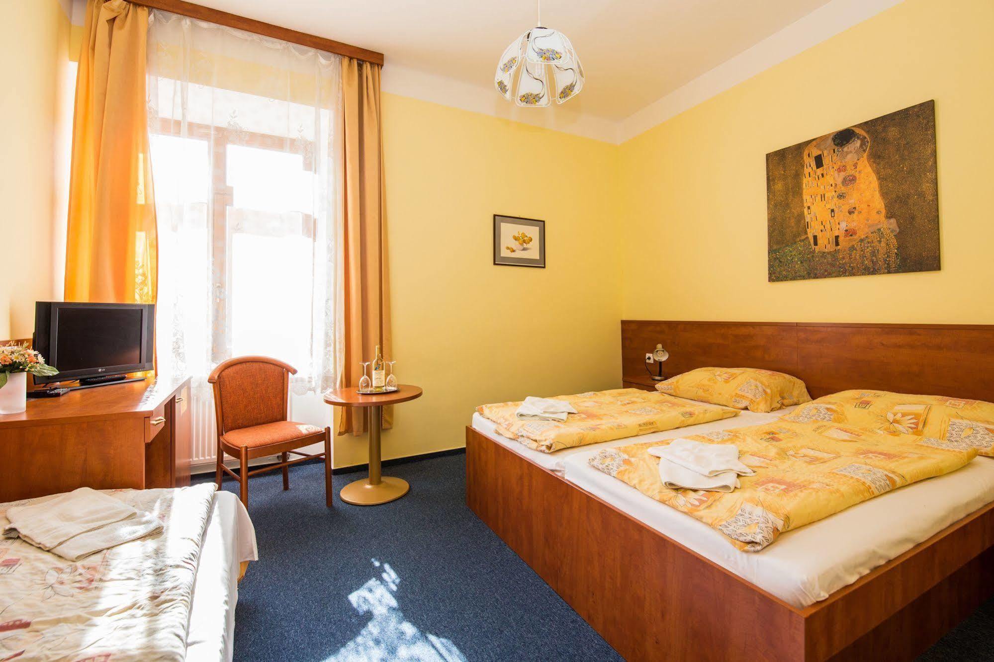 זנוימו Hotel Morava מראה חיצוני תמונה
