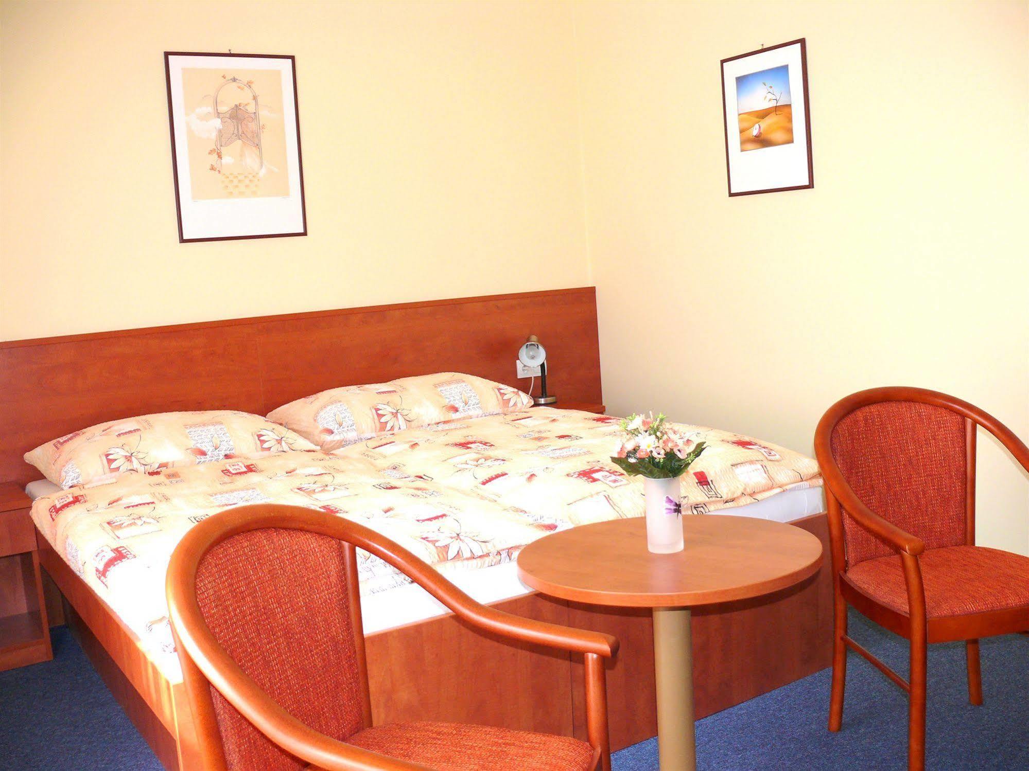 זנוימו Hotel Morava מראה חיצוני תמונה